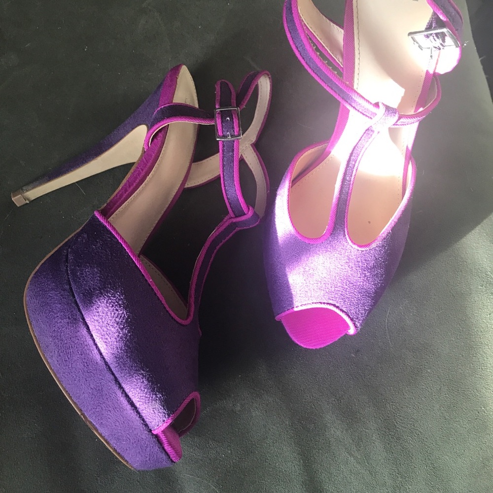 Elle size 6 purple pink platform heel worn once